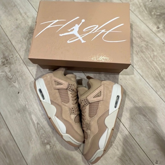(UNRELEASED) Jordan Retro Cozy Girl - Picture 1 of 6